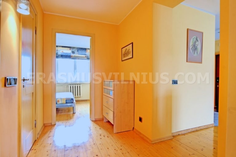 Camera nell'Appartamento 1 con letto king size e luce naturale