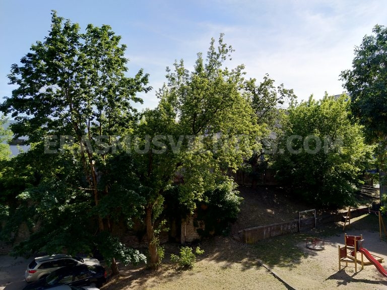 Zona comune e ingresso nell'appartamento con 4 camere a Vilnius