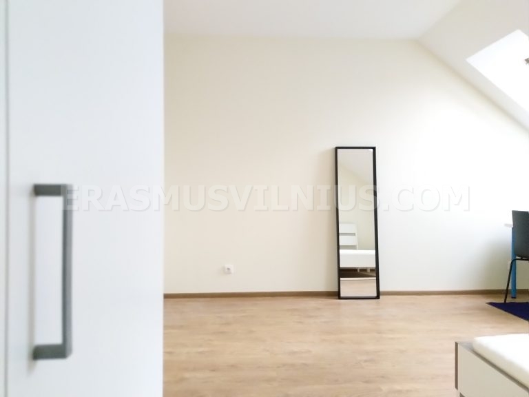 Bagno con scaldasalviette nell'appartamento per studenti Erasmus