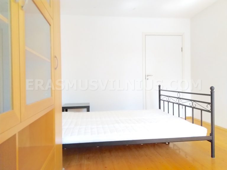 Lavatrice e stendibiancheria nel bagno dell'Appartamento 1