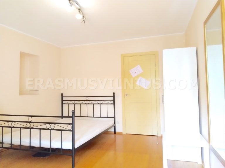 Panoramica cucina nell'appartamento Erasmus con 4 camere, Kauno gatvė